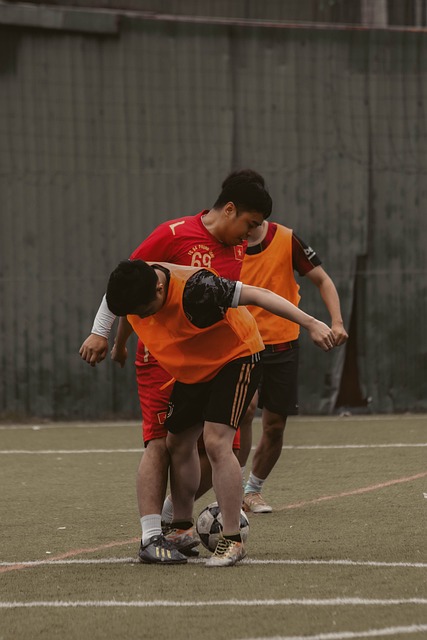 合现代足球